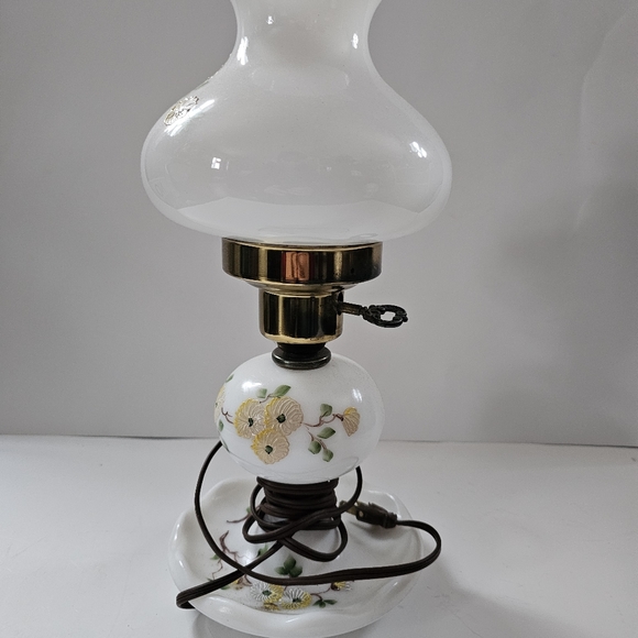 Vintage Table Lamp Hand Painted Hurricane Gone with the Wind Milk Glass - Picture 8 of 15